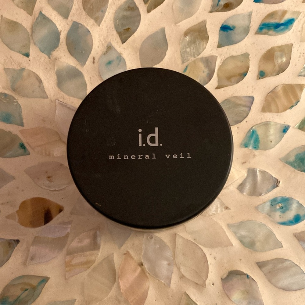 BARE MINERALS I.D. TINTED MINERAL VEIL - NEW